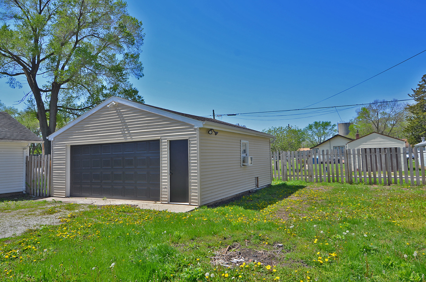 1617 Pine Street Ottawa, IL 61350 - Photo 13 of 13 front view of house with a yard