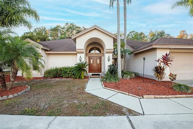 $800,000 | 450 Waterford Circle East, Tarpon Springs, FL 34688