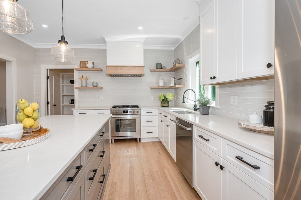 54 Dana Road Reading, MA 01867 - Photo 7 of 32 Gallery Image 7