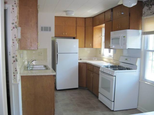 200 West Barrington Road Peoria, IL 61614 - Photo 3 of 15 Gallery Image 3