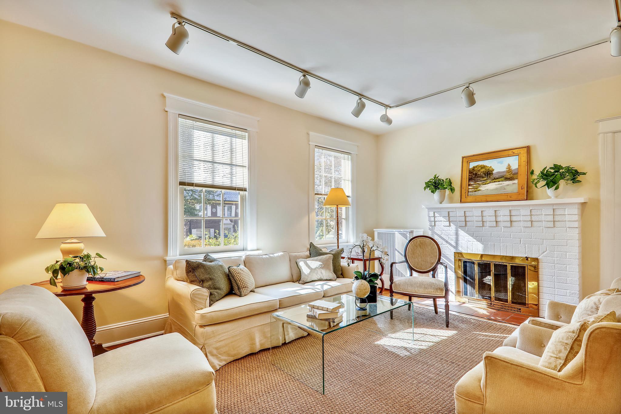 6111 Broad Branch Road Northwest Washington, DC 20015 - Photo 8 of 46 Living Room