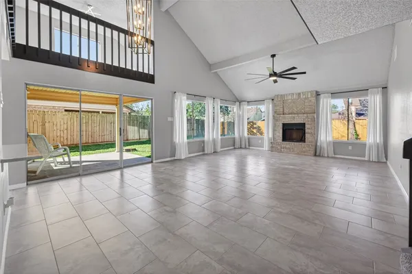 a view of an entryway with a livingroom