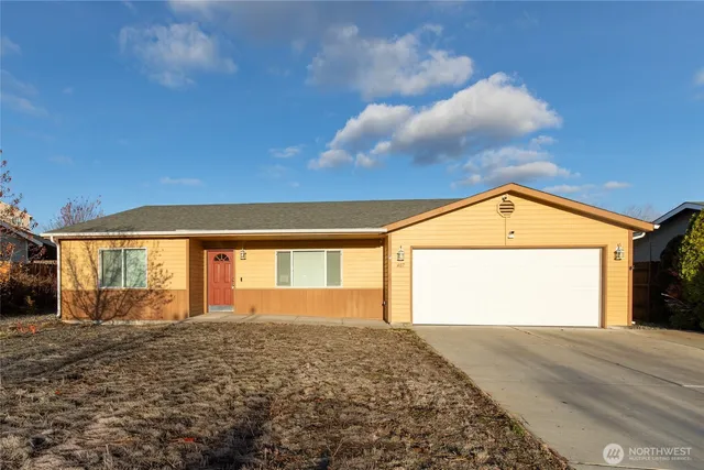 $350,500 | 407 North 75th Avenue, Yakima, WA 98908