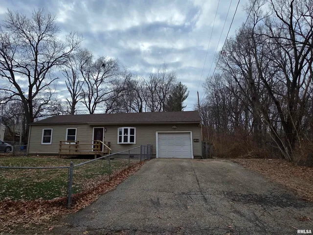 $179,900 | 9 Bryant Lane, Springfield, IL 62702