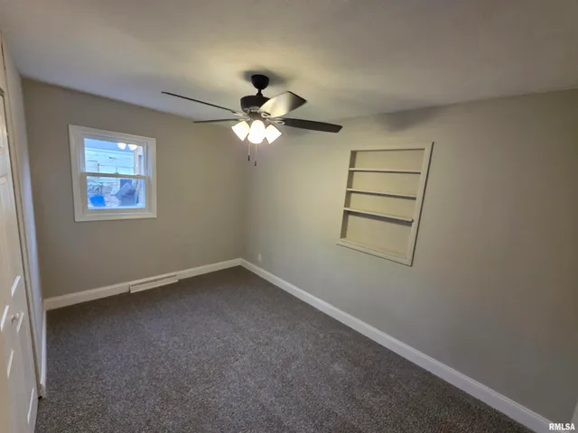 $179,900 | 9 Bryant Lane, Springfield, IL 62702