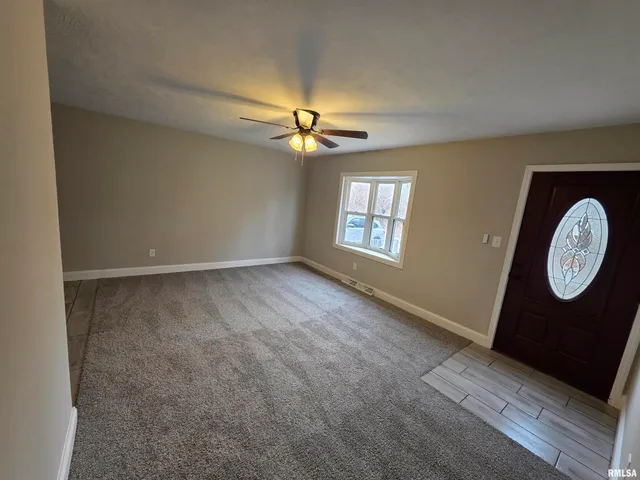 $179,900 | 9 Bryant Lane, Springfield, IL 62702