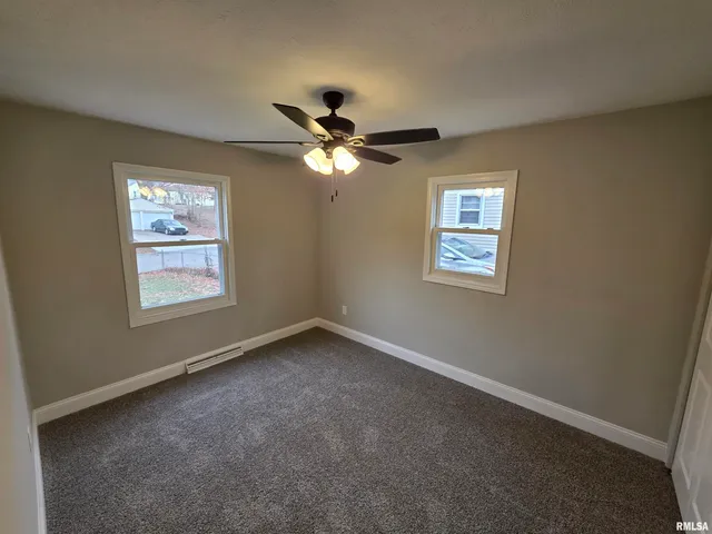 $179,900 | 9 Bryant Lane, Springfield, IL 62702