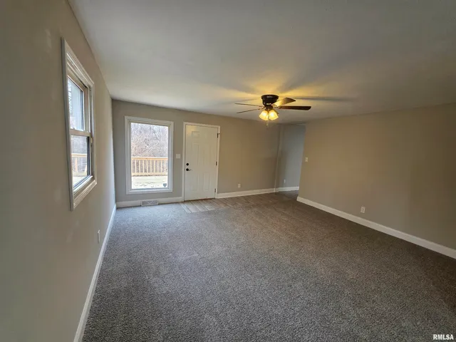 $179,900 | 9 Bryant Lane, Springfield, IL 62702