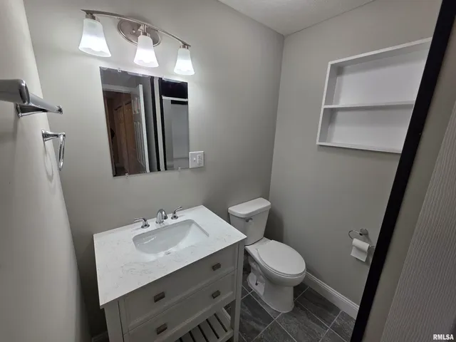 $179,900 | 9 Bryant Lane, Springfield, IL 62702