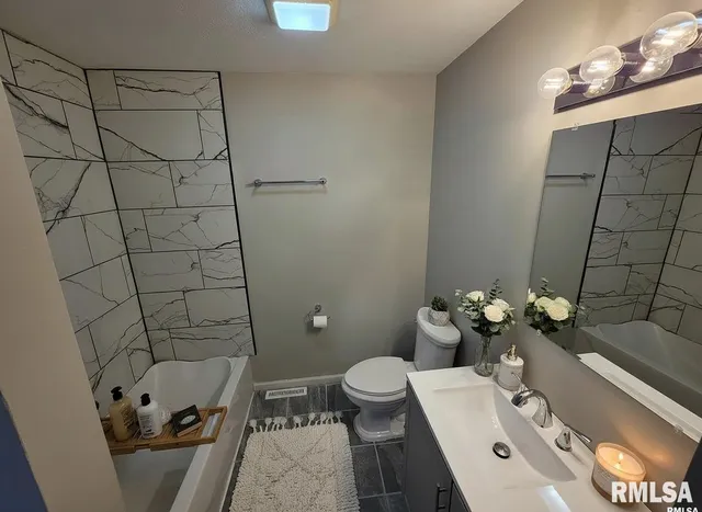 $179,900 | 9 Bryant Lane, Springfield, IL 62702