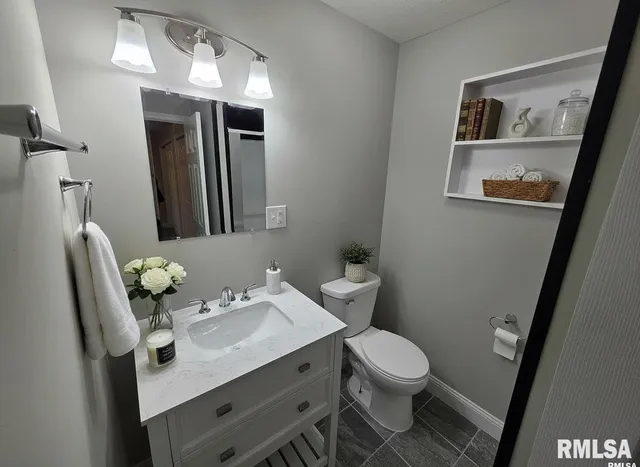 $179,900 | 9 Bryant Lane, Springfield, IL 62702