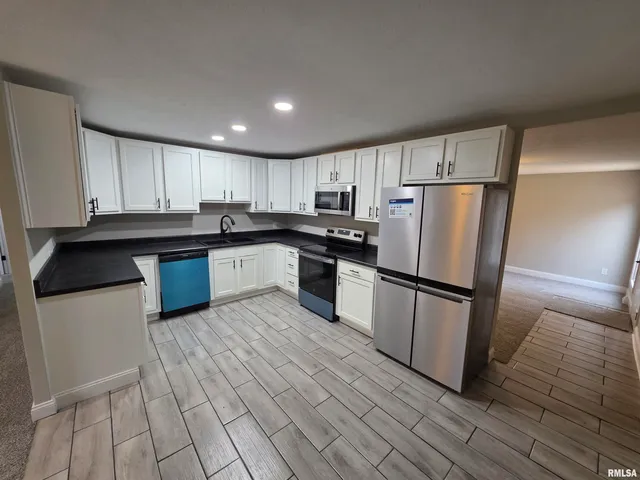 $179,900 | 9 Bryant Lane, Springfield, IL 62702