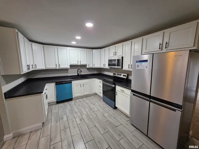 $179,900 | 9 Bryant Lane, Springfield, IL 62702