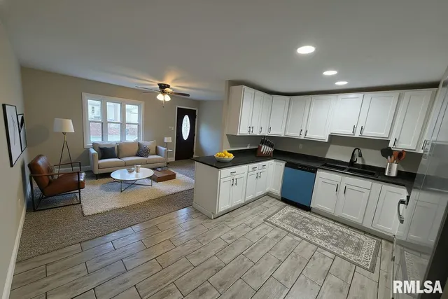 $179,900 | 9 Bryant Lane, Springfield, IL 62702