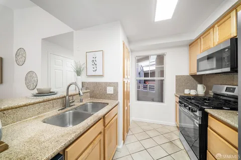 $359,000 | 280 Caldecott Lane, Unit 321, Oakland, CA 94618