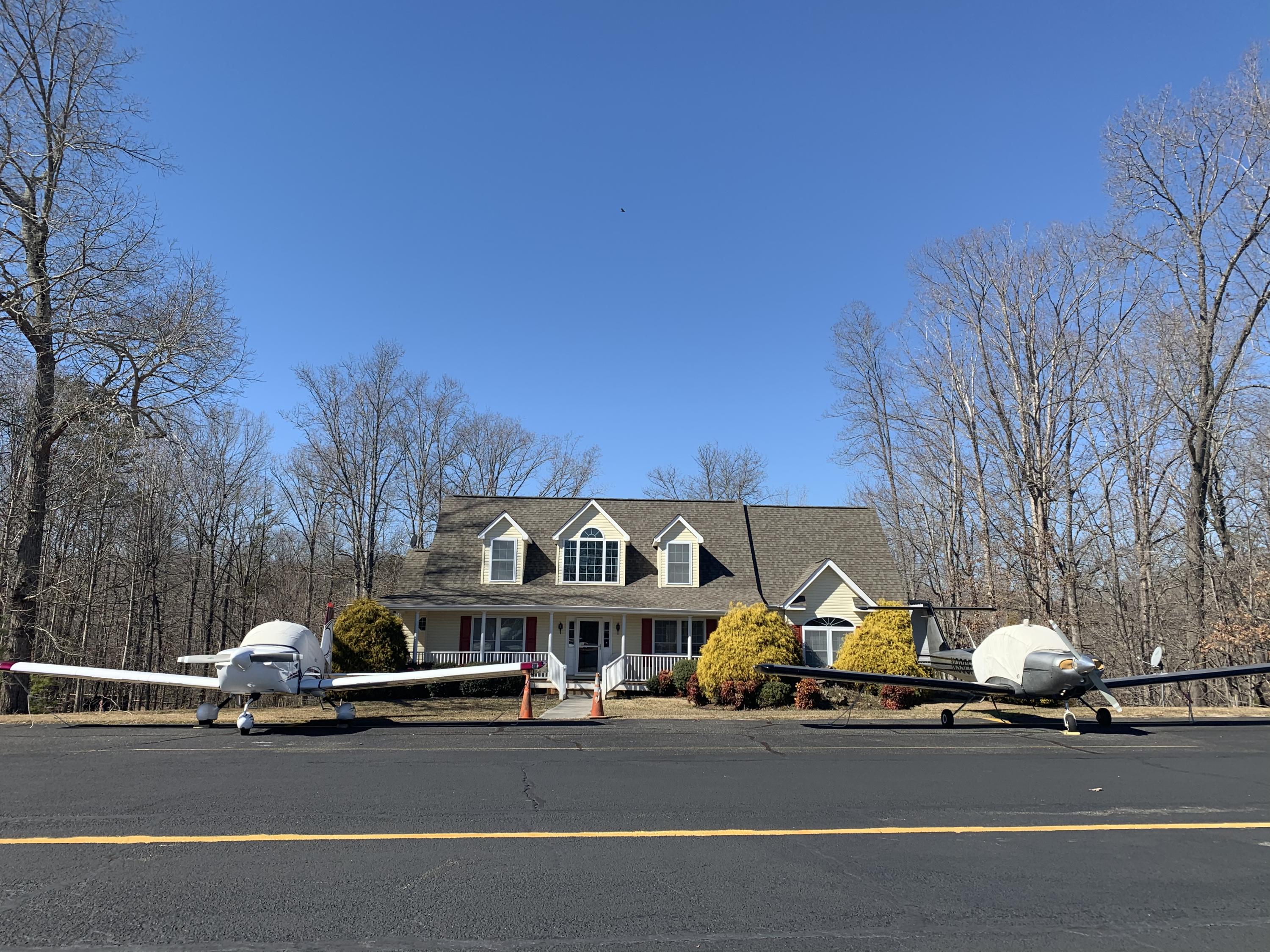 1178 Cutlass Road Moneta, VA 24121 - Photo 2 of 66 41D670BB-432B-4502-96DF-E0E9054966AA