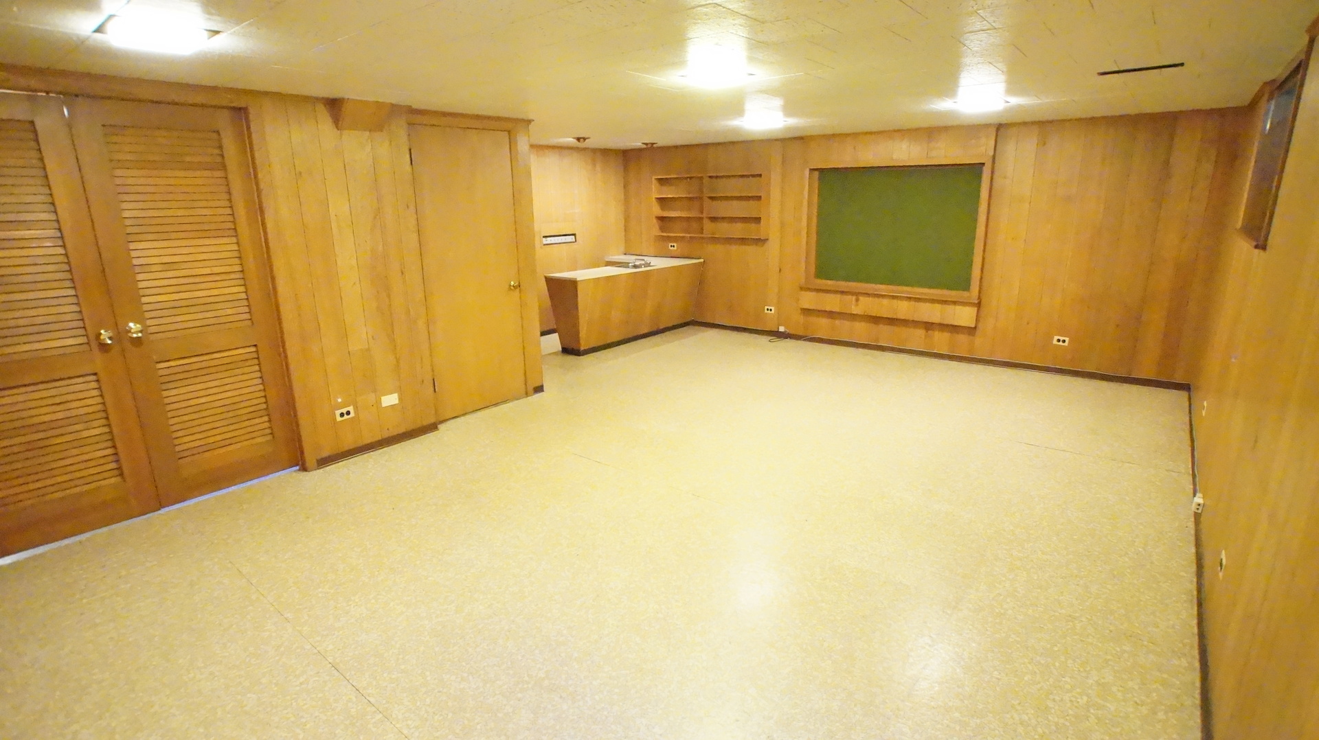 459 Highcrest Drive Wilmette, IL 60091 - Photo 24 of 26 a large room with windows