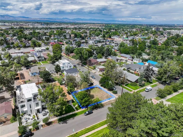 an aerial view of residential house with outdoor space and garden