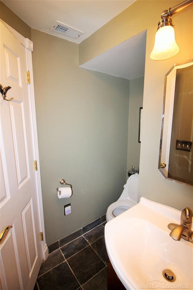 316 Stephens Road Grosse Pointe, MI 48236 - Photo 43 of 59 50021598-42.JPG