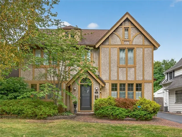 $599,900 | 204 Oakdale Drive, Brighton, NY 14618