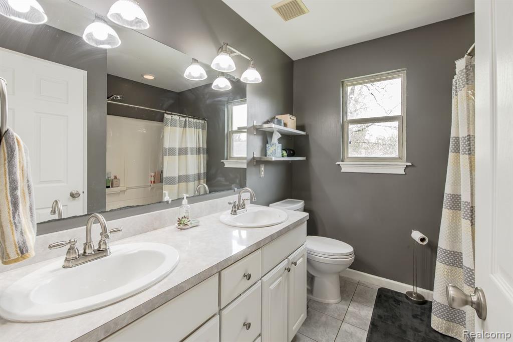 880 Frank Road Lake Orion, MI 48362 - Photo 24 of 44