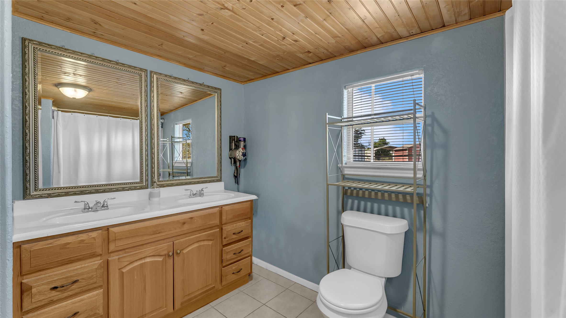 1415 Bee Lane Tow, TX 78672 - Photo 31 of 39 a bathroom with a toilet a sink and mirror