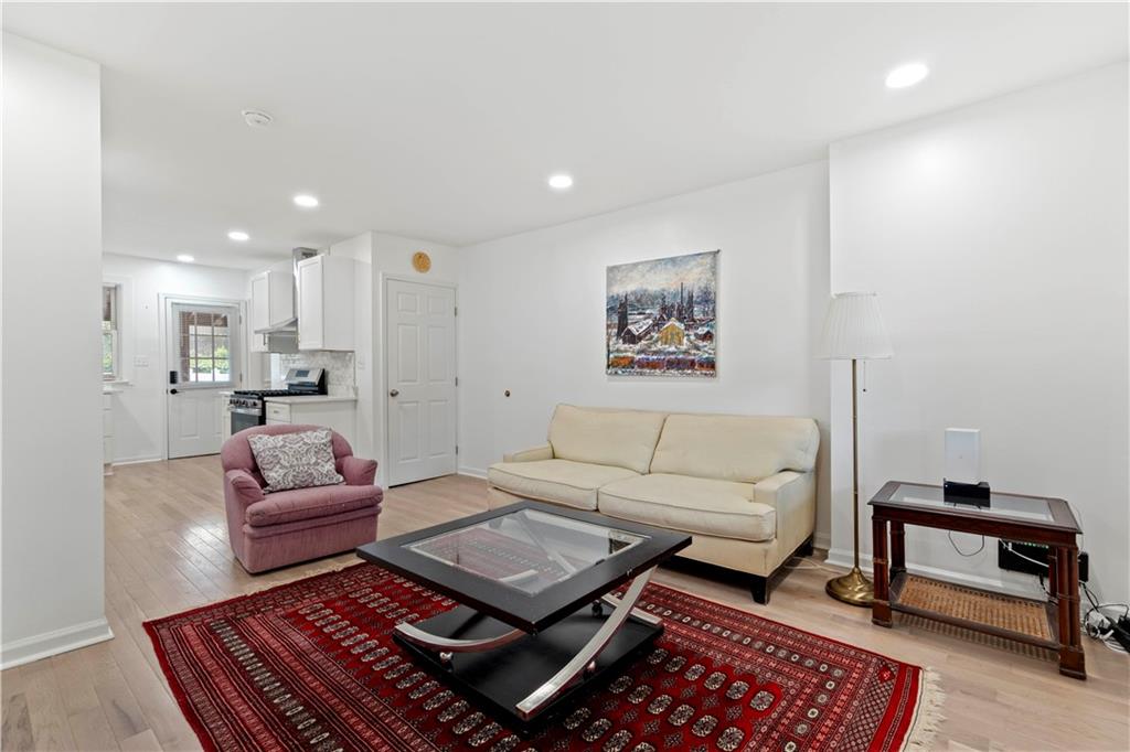 4 Riverside Court Pittsburgh, PA 15238 - Photo 4 of 34 Gallery Image 4