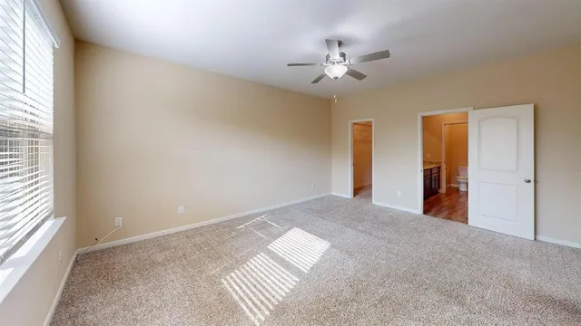 a view of empty room with window