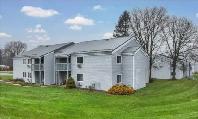 $831 | 636 Berry Lane, Kendallville, IN 46755