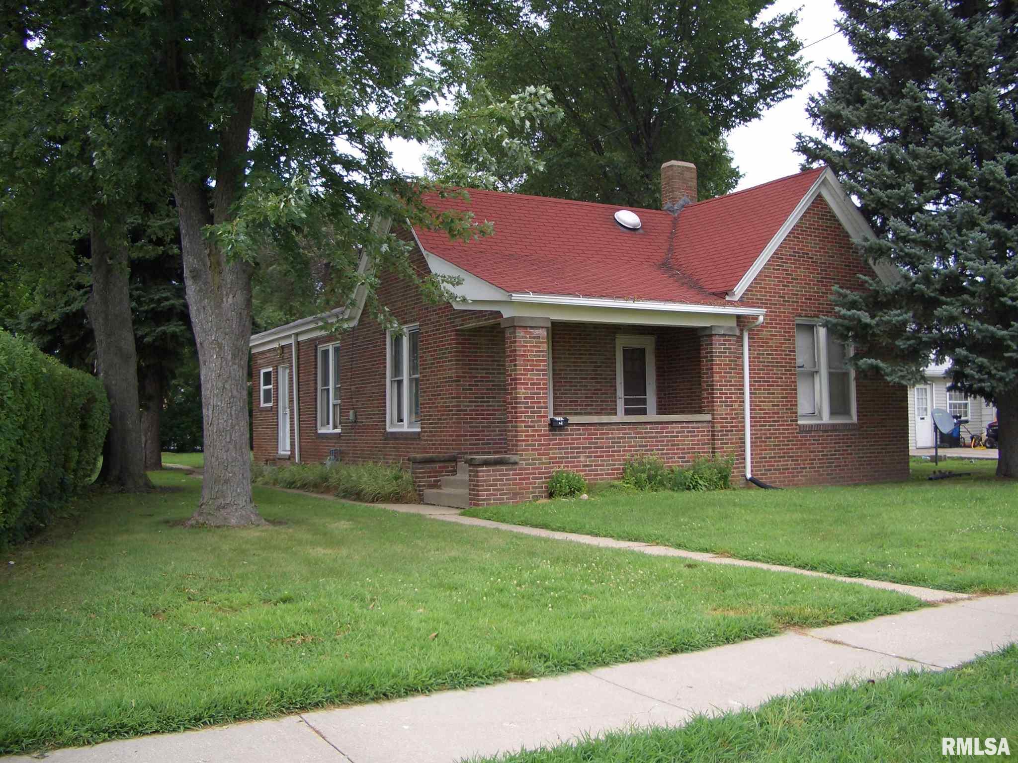 800 East Pierce Street Macomb, IL 61455 - Photo 1 of 8