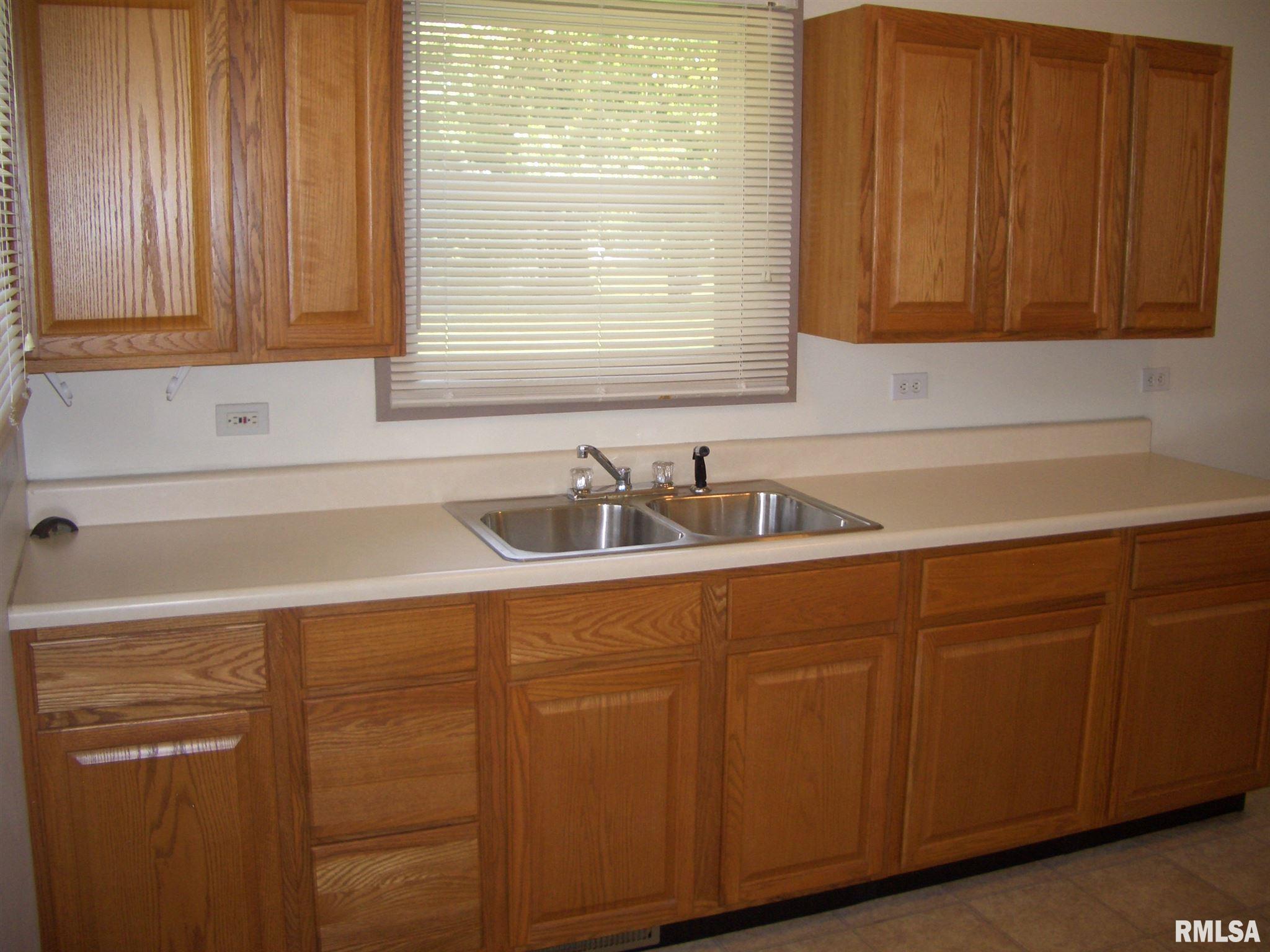 800 East Pierce Street Macomb, IL 61455 - Photo 5 of 8