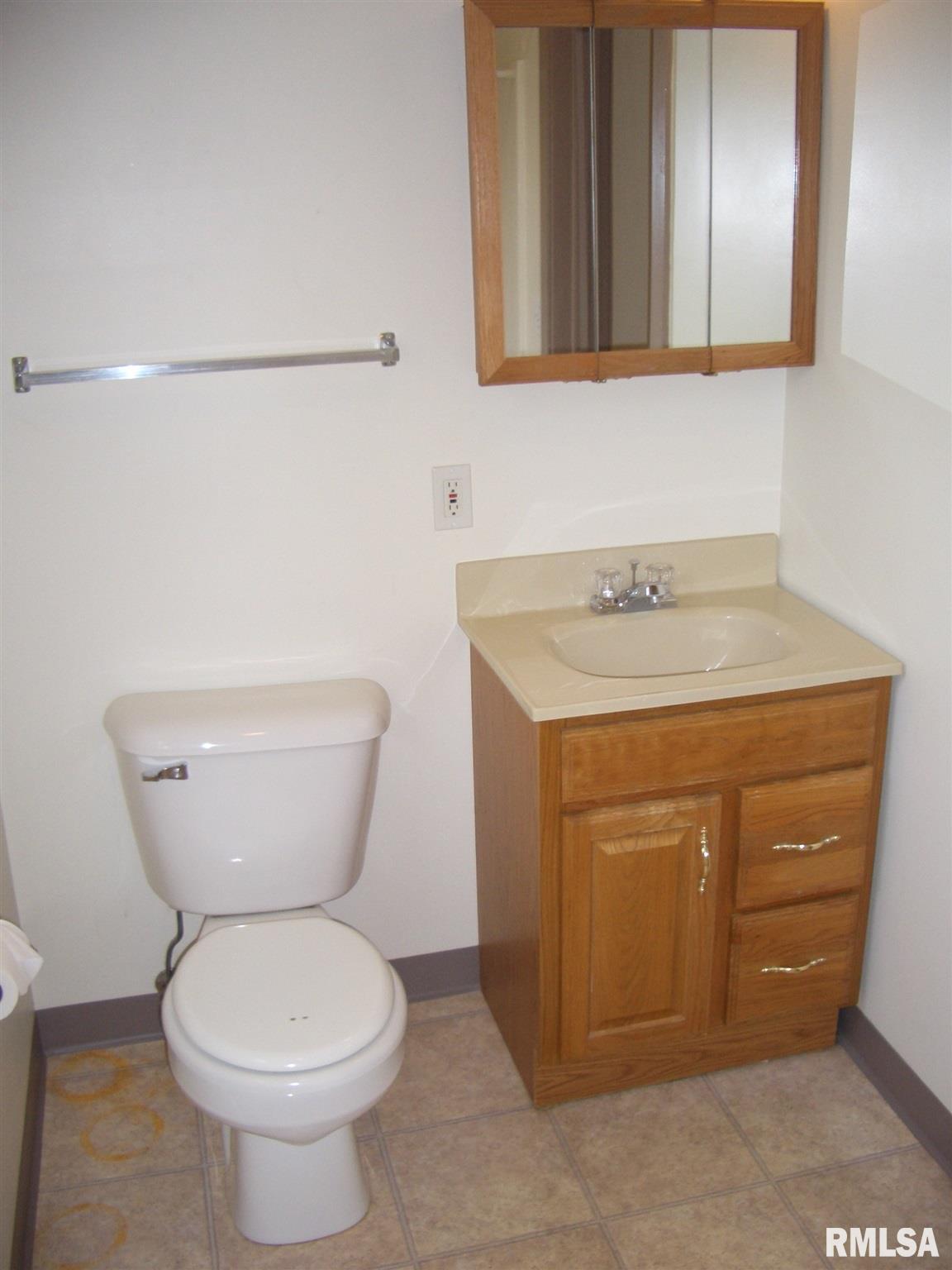 800 East Pierce Street Macomb, IL 61455 - Photo 7 of 8
