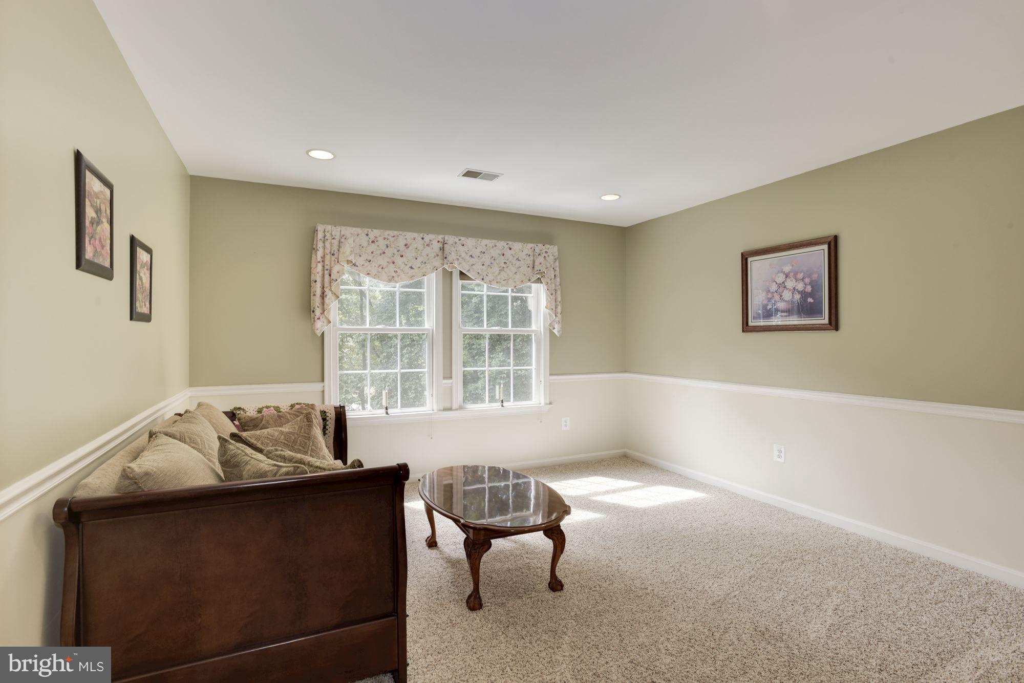3842 Devonshire Road Hampstead, MD 21074 - Photo 16 of 30 Sitting room