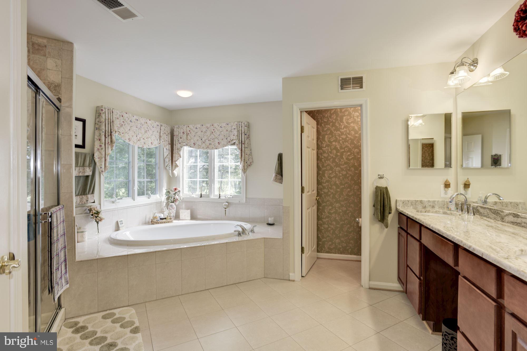 3842 Devonshire Road Hampstead, MD 21074 - Photo 17 of 30 Bath (Master)