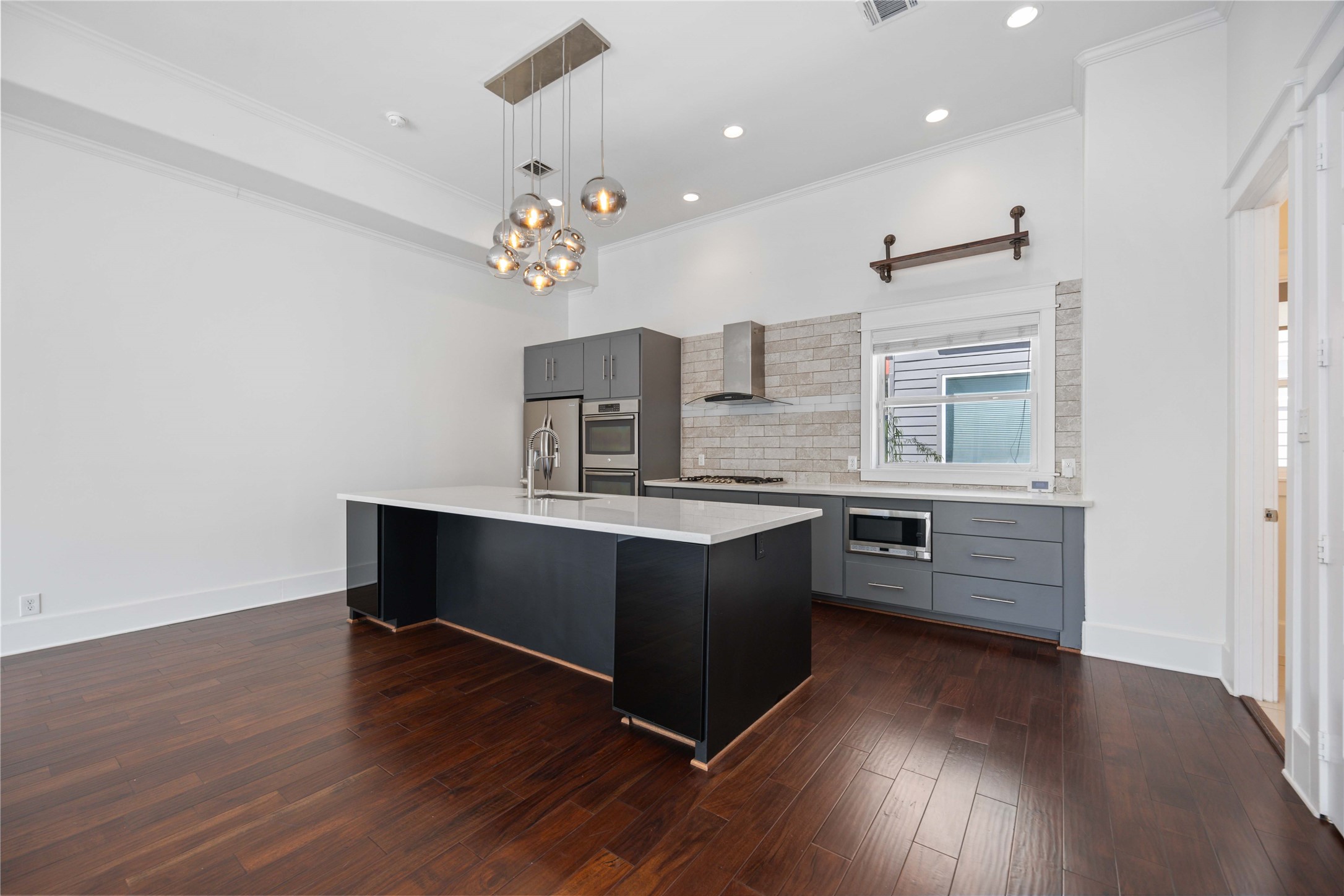 2211 Detering Street, Unit B Houston, TX 77007 - Photo 10 of 22 Another View of the Kitchen