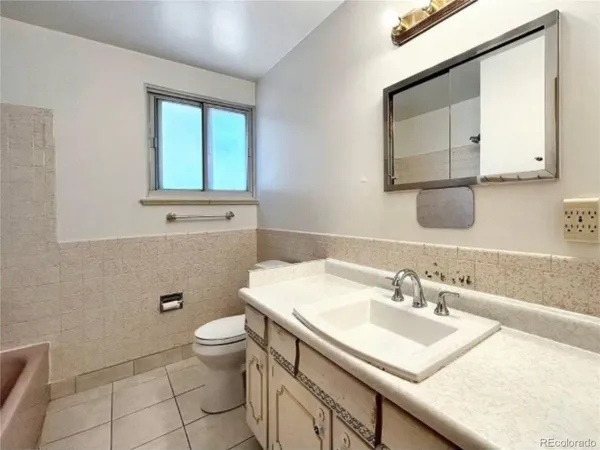 $2,700 | 13121 East 31st Avenue, Aurora, CO 80011