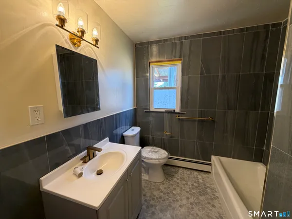 $2,600 | 79 Rangely Street, West Haven, CT 06516