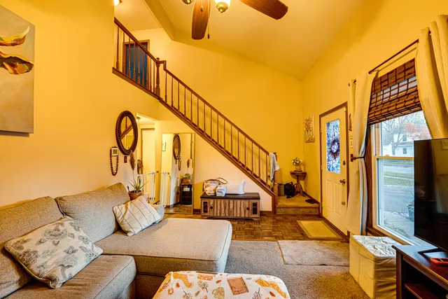 $339,900 | 1715 Riverwood Drive, Algonquin, IL 60102