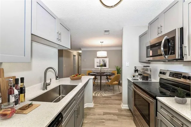 $1,910 | 9200 Roberts Drive, Unit 5504, Sandy Springs, GA 30350