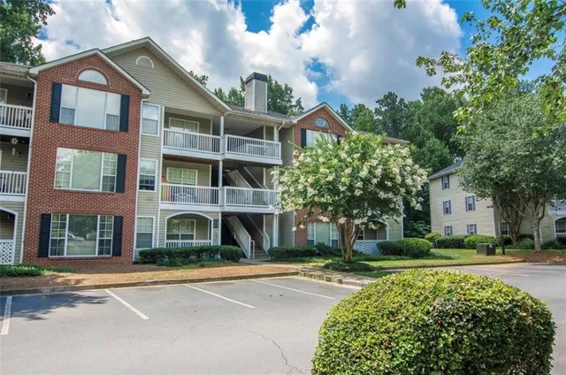 $1,910 | 9200 Roberts Drive, Unit 5504, Sandy Springs, GA 30350