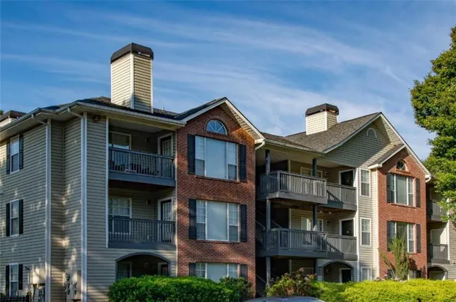 $1,910 | 9200 Roberts Drive, Unit 5504, Sandy Springs, GA 30350