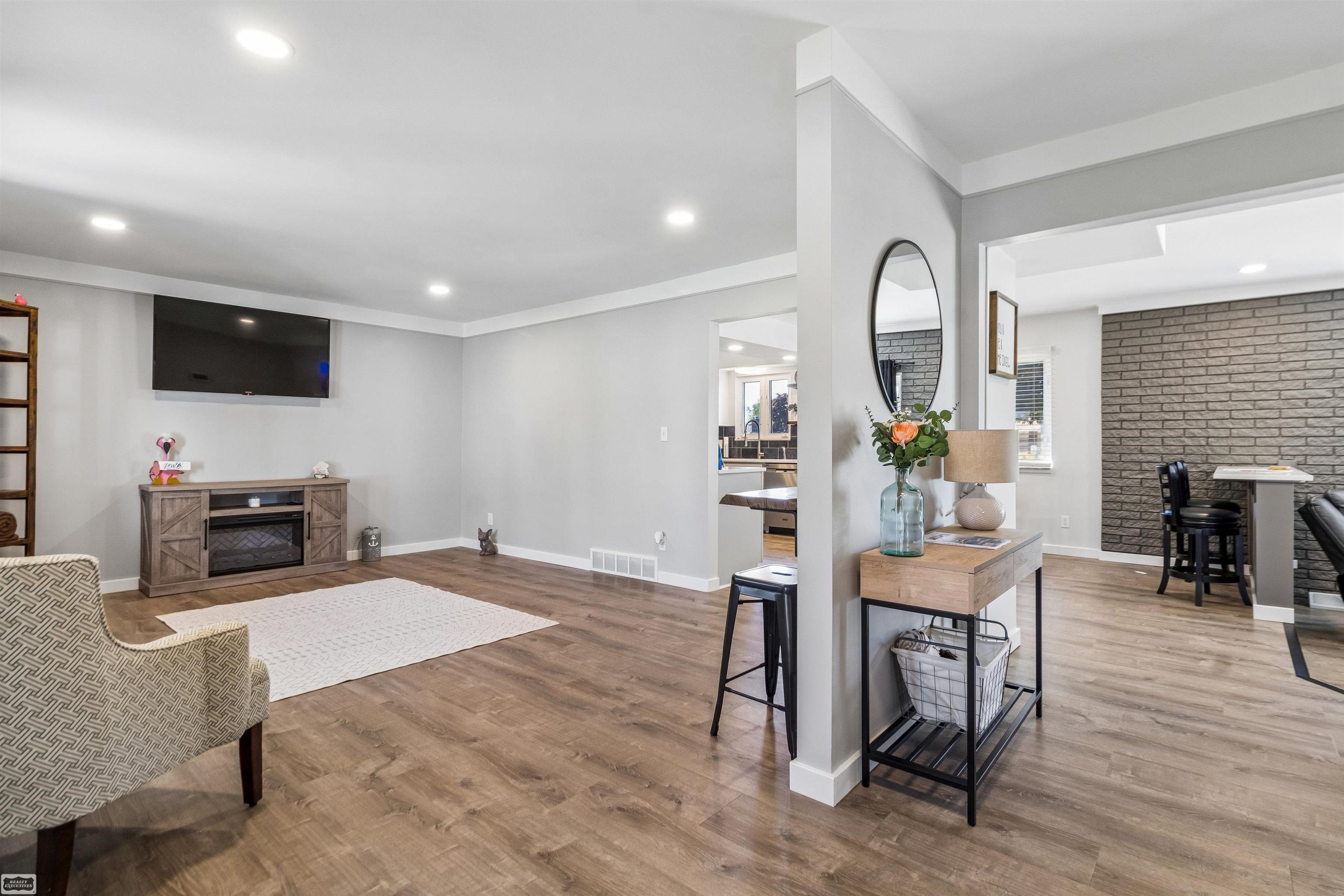 7253 Flamingo Road Algonac, MI 48001 - Photo 12 of 46