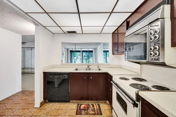 $259,900 | 1811 Sabal Palm Drive, Unit 203, Davie, FL 33324