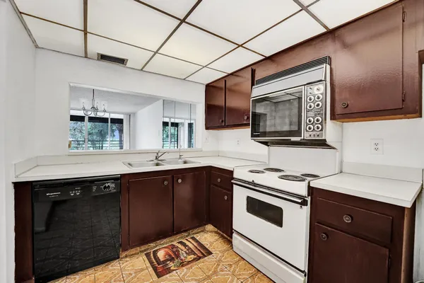 $259,900 | 1811 Sabal Palm Drive, Unit 203, Davie, FL 33324