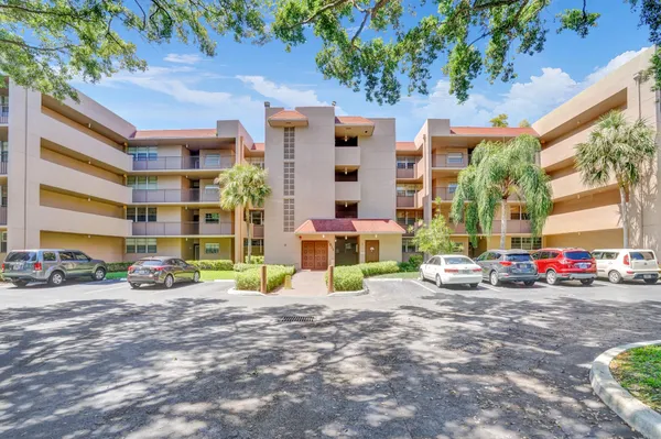 $259,900 | 1811 Sabal Palm Drive, Unit 203, Davie, FL 33324