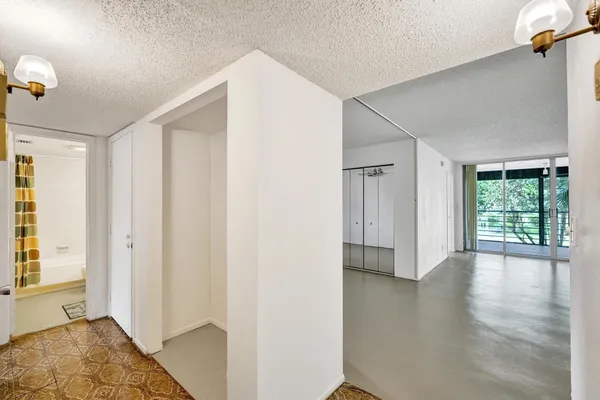 $259,900 | 1811 Sabal Palm Drive, Unit 203, Davie, FL 33324