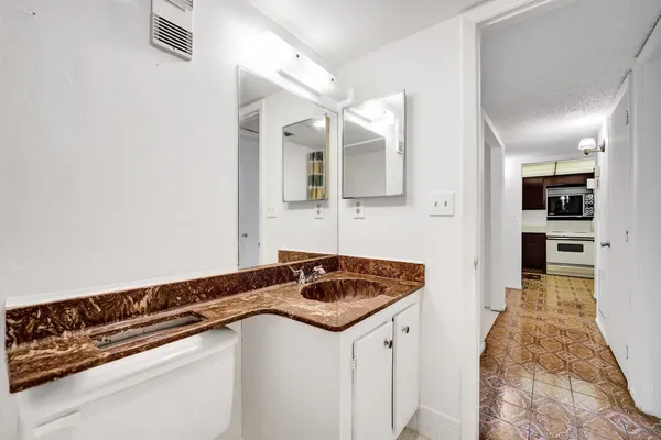 $259,900 | 1811 Sabal Palm Drive, Unit 203, Davie, FL 33324