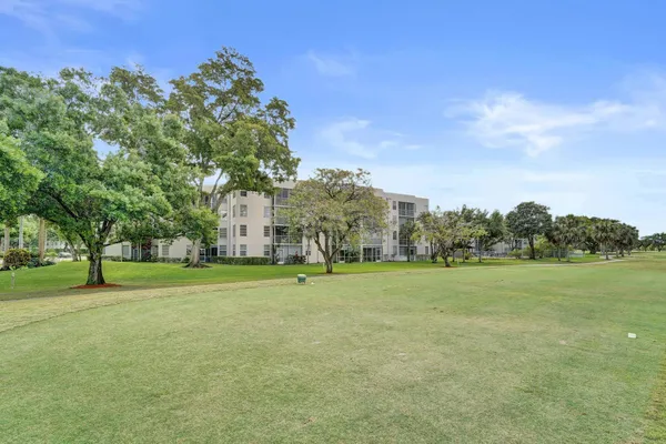 $259,900 | 1811 Sabal Palm Drive, Unit 203, Davie, FL 33324
