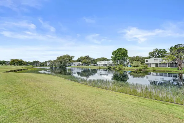 $259,900 | 1811 Sabal Palm Drive, Unit 203, Davie, FL 33324