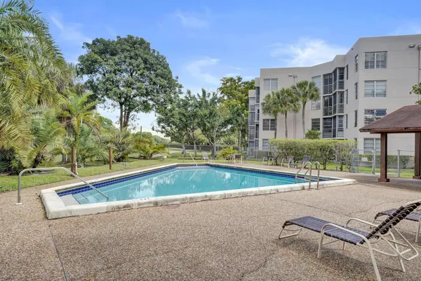 $259,900 | 1811 Sabal Palm Drive, Unit 203, Davie, FL 33324